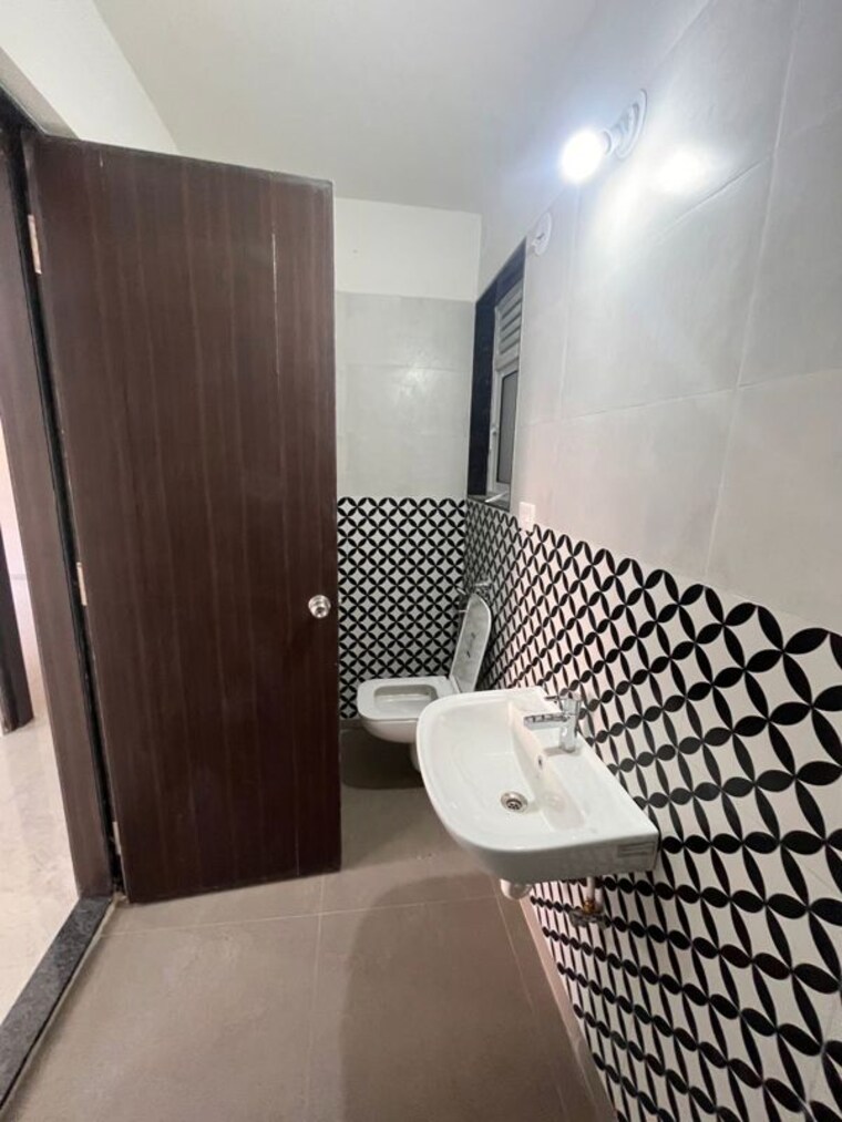 Bathroom, visoka-keystone 2 Bedroom 1050 Sq.Ft. Apartment In Tathawade Pune 10510077