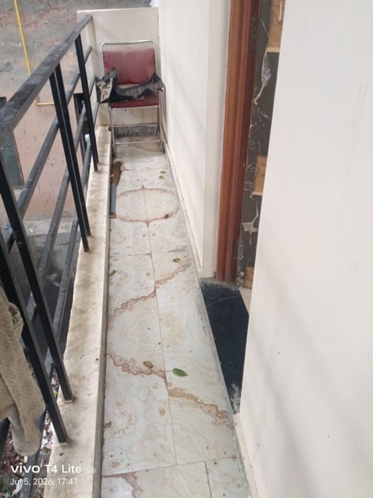 Balcony, savitri nagar 2 Bedroom 70 Sq.Yd. Builder Floor In Savitri Nagar Delhi 10510084