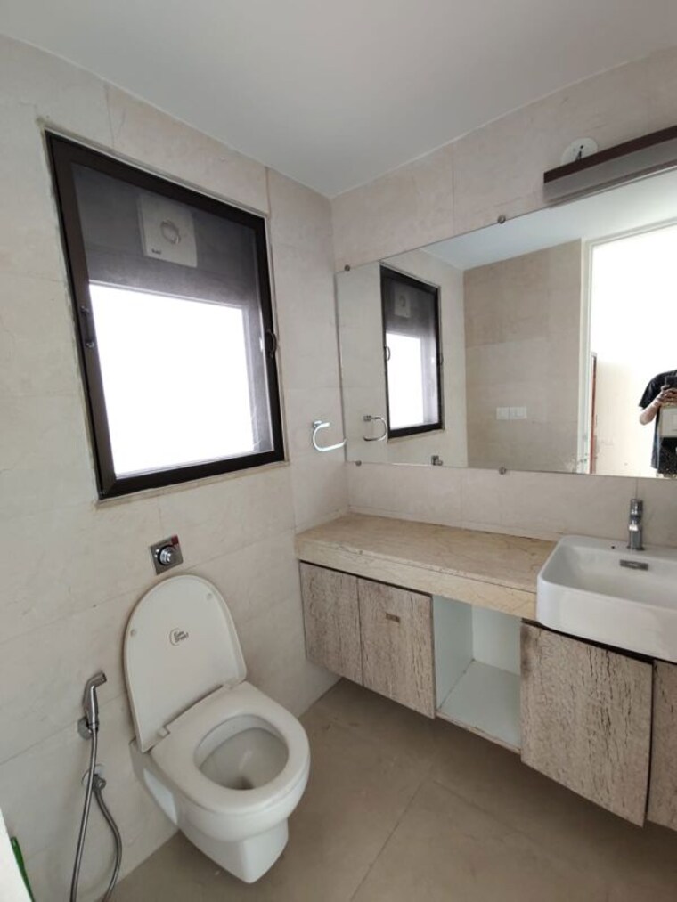 Bathroom, piramal-aranya-avyan 2 Bedroom 740 Sq.Ft. Apartment In Byculla Mumbai 10510094