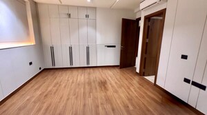 Room in 3 BHK Builder Floor at BPTP Amstoria, Sector 102 – for Rent