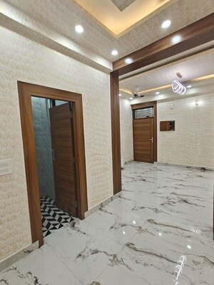 Room in 4 BHK Builder Floor at Indrapuram – for Sale