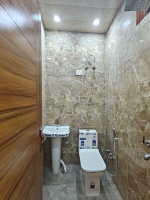 Furnished Amenities in 4 BHK Builder Floor at Indrapuram – for Sale
