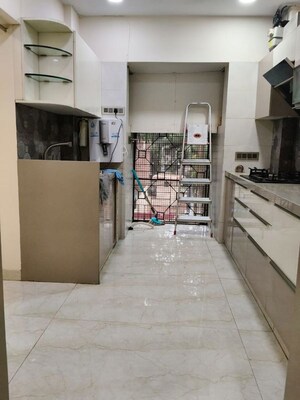 Parking in 1 BHK Apartment at Vaibhav Paradise, Santacruz East – for Rent