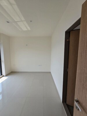Building Lobby in 3.5 BHK Apartment at Lodha Woods, Kandivali East – for Rent