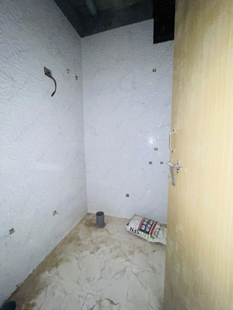 Other, sector 73 2 Bedroom 1000 Sq.Ft. Builder Floor In Sector 73 Noida 10510235