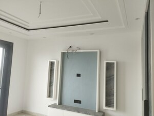 Room in 4 BHK Builder Floor at Parsvnath City, Sector 8 – for Rent