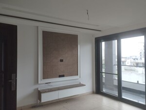Room in 4 BHK Builder Floor at Parsvnath City, Sector 8 – for Rent