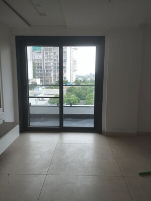 Room in 4 BHK Builder Floor at Parsvnath City, Sector 8 – for Rent