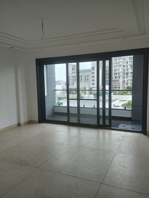 Room in 4 BHK Builder Floor at Parsvnath City, Sector 8 – for Rent