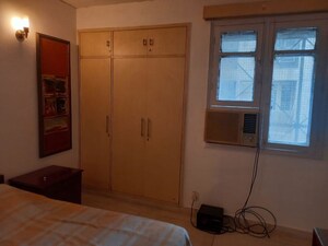 Room in 3.5 BHK Apartment at Mayur Vihar – for Sale
