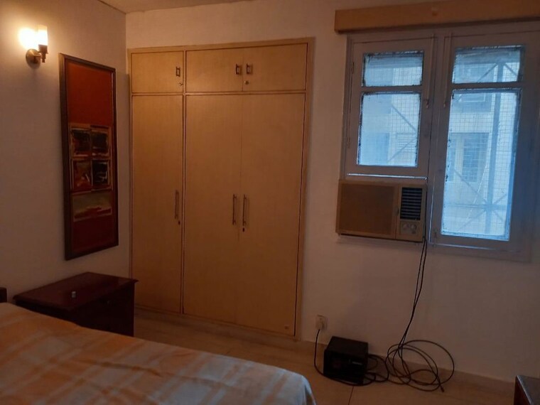 Room, mayur vihar 3.5 Bedroom 1350 Sq.Ft. Apartment In Mayur Vihar Delhi 10510265