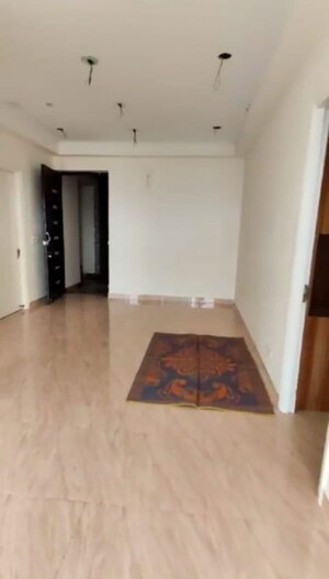 Room in 3 BHK Apartment at Gaur City 7th Avenue, Sector 4 Greater Noida – for Rent