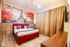 Bedroom in 3 BHK Builder Floor at Sector 46 – for Rent