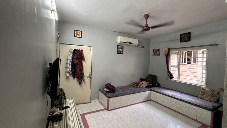 undefined, satellite 1 Bedroom 550 Sq.Ft. Apartment In Satellite Ahmedabad 10510279