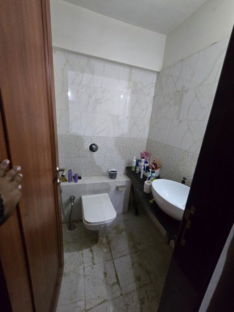 Bathroom, g-p-solitaire 3 Bedroom 1400 Sq.Ft. Apartment In Santacruz East Mumbai 10510306