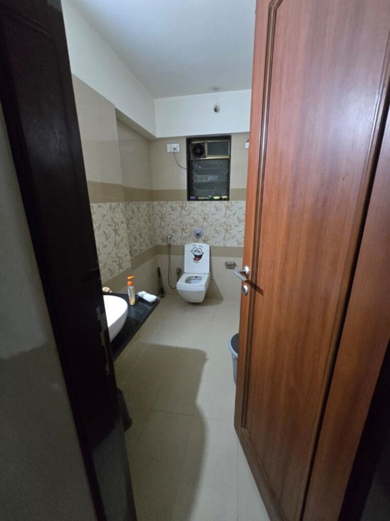 Bathroom, g-p-solitaire 3 Bedroom 1400 Sq.Ft. Apartment In Santacruz East Mumbai 10510306