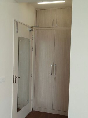 Furnished Amenities in 2 BHK Apartment at Unitech Uniworld Gardens 2, Sector 47 – for Rent
