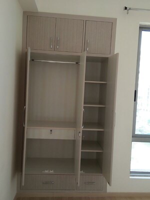 Furnished Amenities in 2 BHK Apartment at Unitech Uniworld Gardens 2, Sector 47 – for Rent