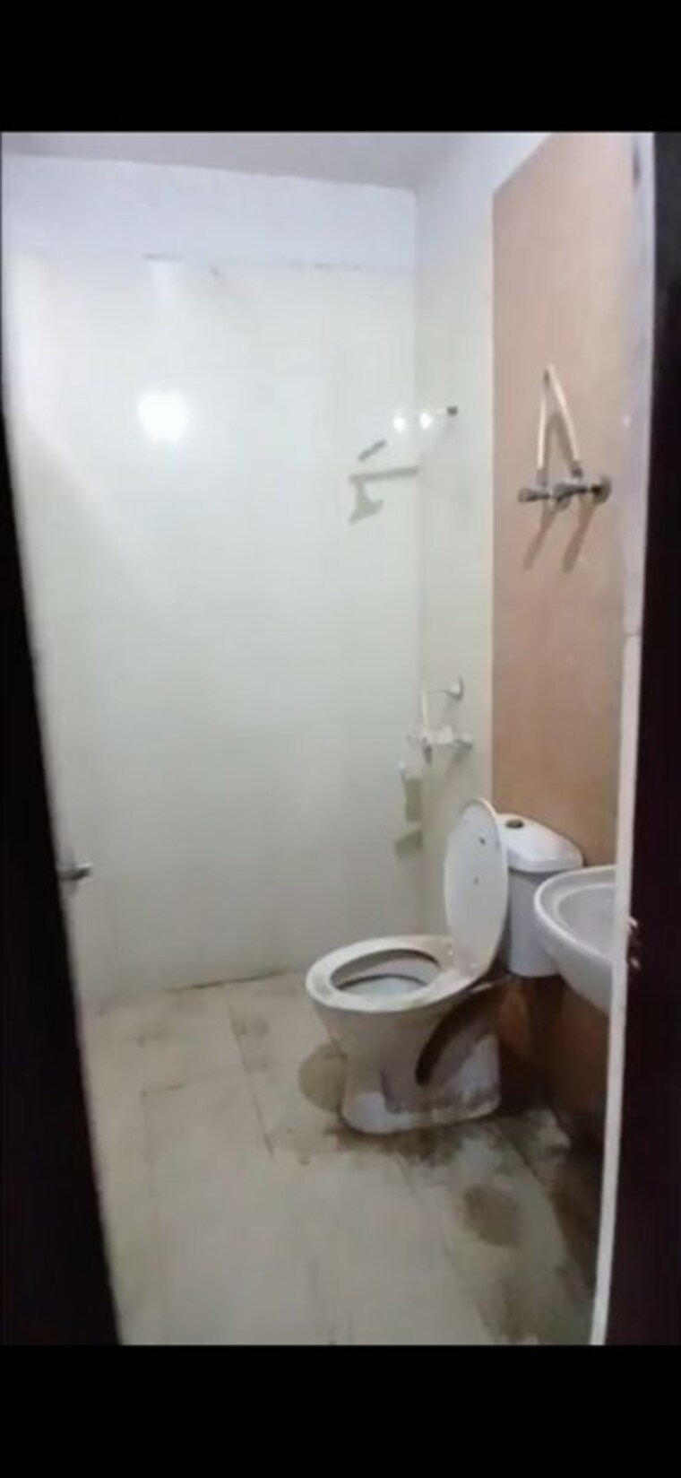 Bathroom, sainik colony 3 Bedroom 153 Sq.Yd. Builder Floor In Sainik Colony Faridabad 10510341