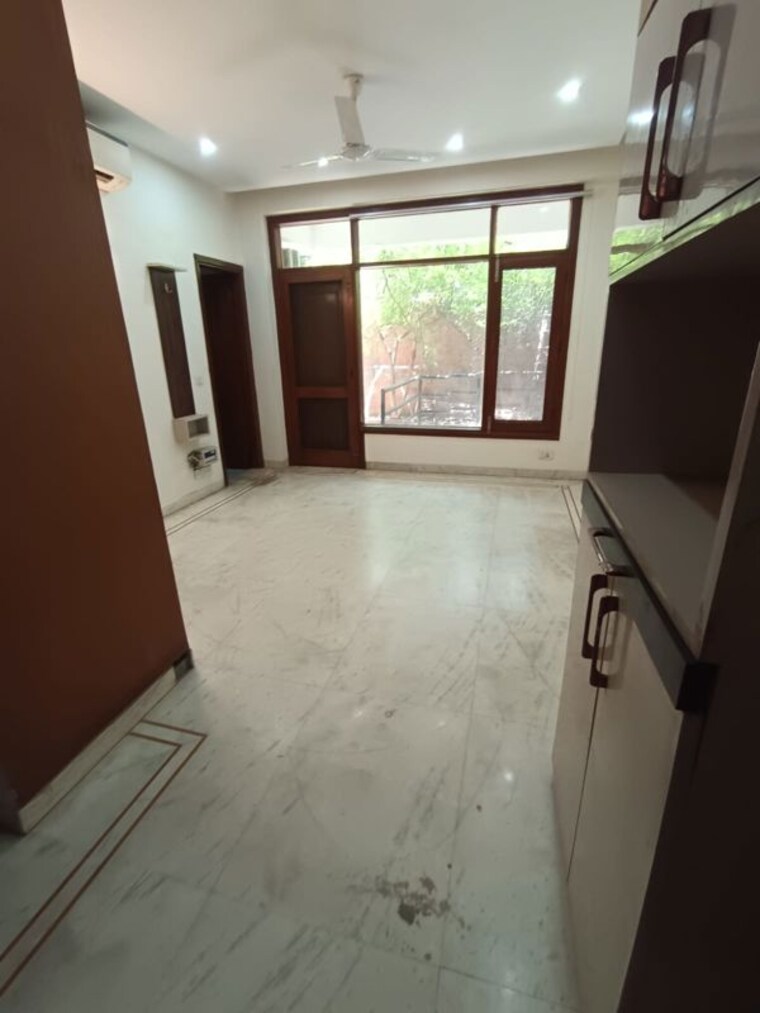 Room, dlf-plaza-tower 6+ Bedroom 500 Sq.Yd. Independent House In Sector 26a Gurgaon 10510370
