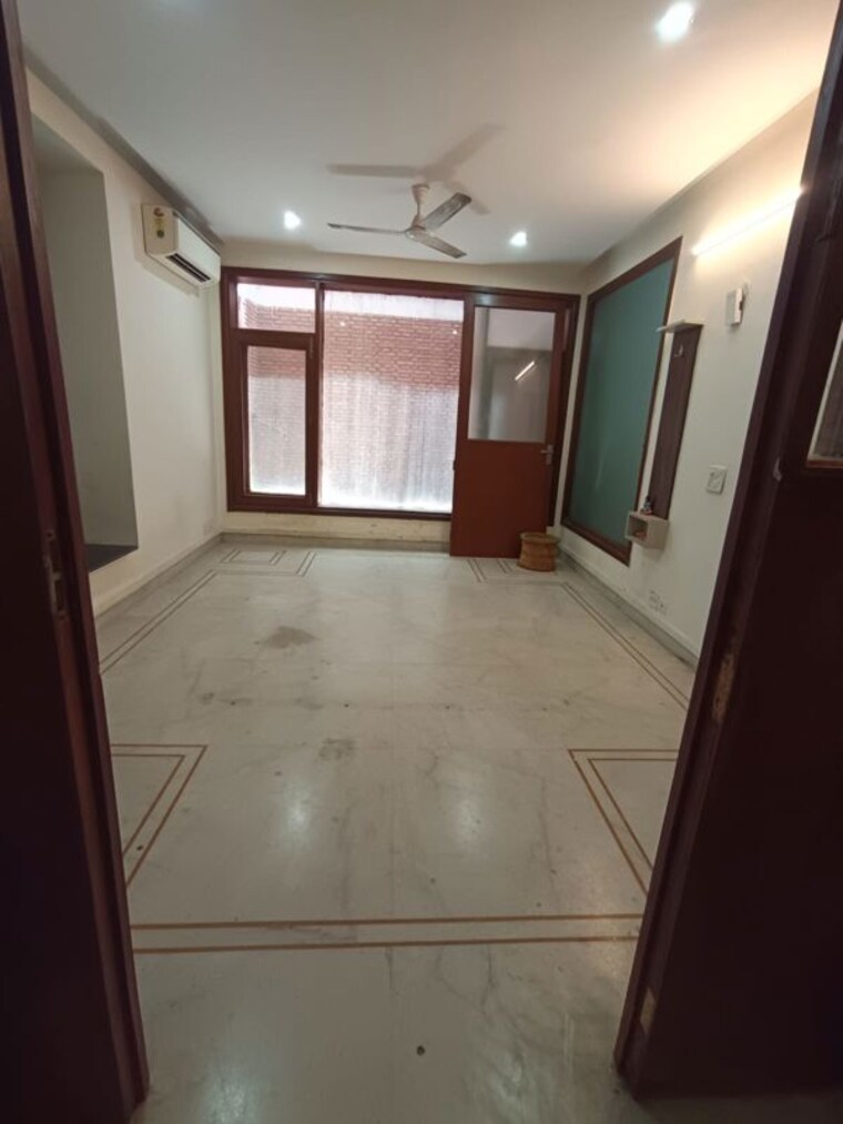 Room, dlf-plaza-tower 6+ Bedroom 500 Sq.Yd. Independent House In Sector 26a Gurgaon 10510370