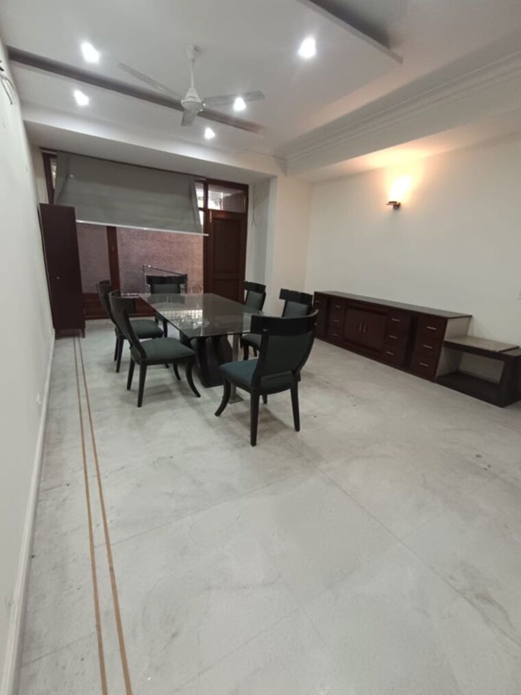 Dinning Area, dlf-plaza-tower 6+ Bedroom 500 Sq.Yd. Independent House In Sector 26a Gurgaon 10510370