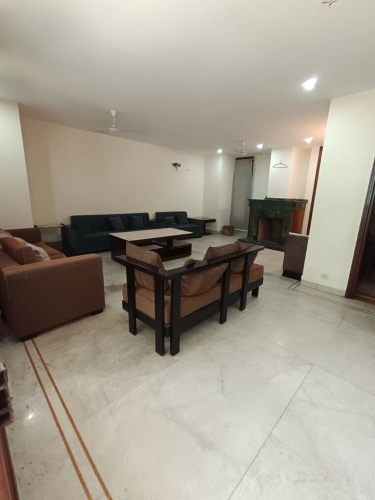 Living Room, dlf-plaza-tower 6+ Bedroom 500 Sq.Yd. Independent House In Sector 26a Gurgaon 10510370