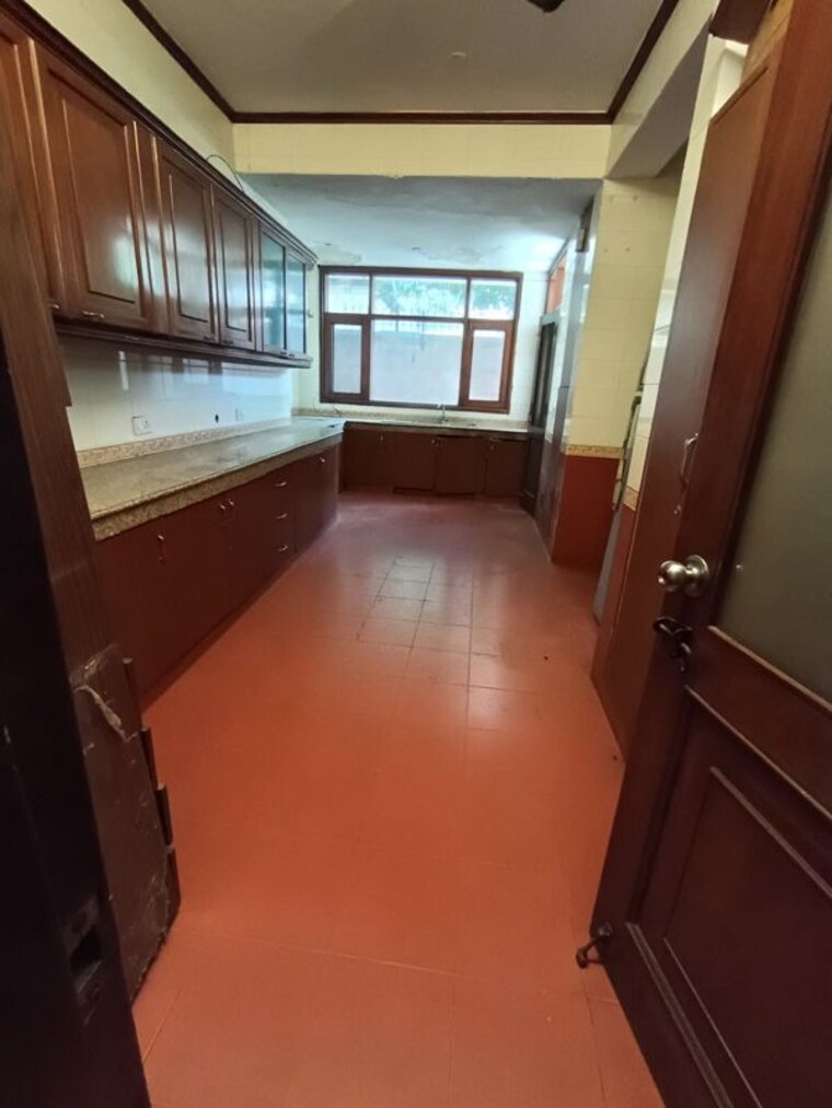 Kitchen, dlf-plaza-tower 6+ Bedroom 500 Sq.Yd. Independent House In Sector 26a Gurgaon 10510370
