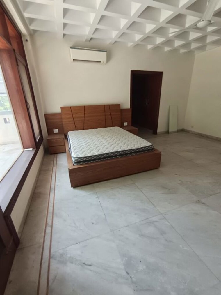 Bedroom, dlf-plaza-tower 6+ Bedroom 500 Sq.Yd. Independent House In Sector 26a Gurgaon 10510370