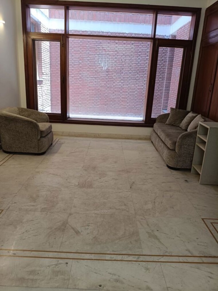 Room, dlf-plaza-tower 6+ Bedroom 500 Sq.Yd. Independent House In Sector 26a Gurgaon 10510370