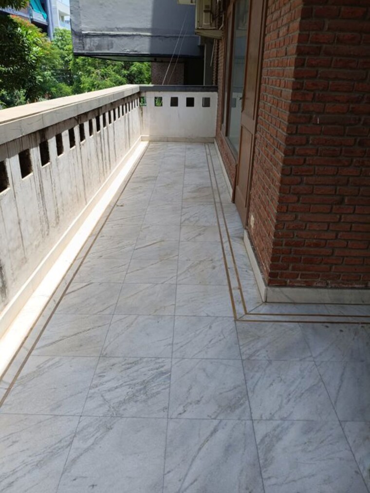 Balcony, dlf-plaza-tower 6+ Bedroom 500 Sq.Yd. Independent House In Sector 26a Gurgaon 10510370