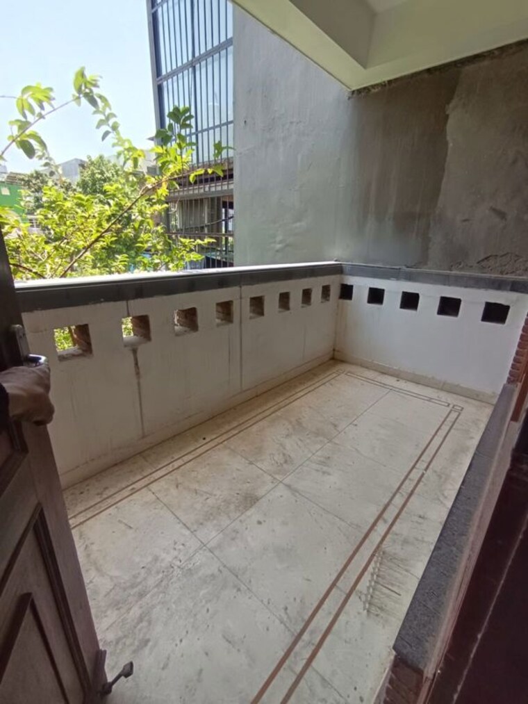 Balcony, dlf-plaza-tower 6+ Bedroom 500 Sq.Yd. Independent House In Sector 26a Gurgaon 10510370
