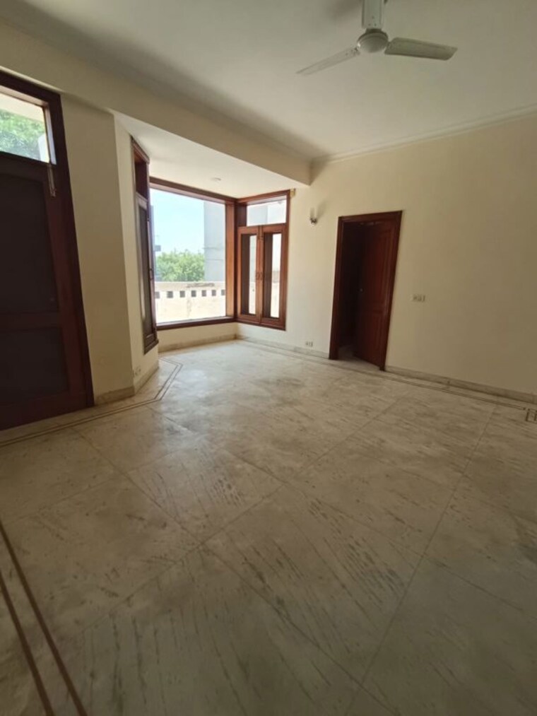Room, dlf-plaza-tower 6+ Bedroom 500 Sq.Yd. Independent House In Sector 26a Gurgaon 10510370