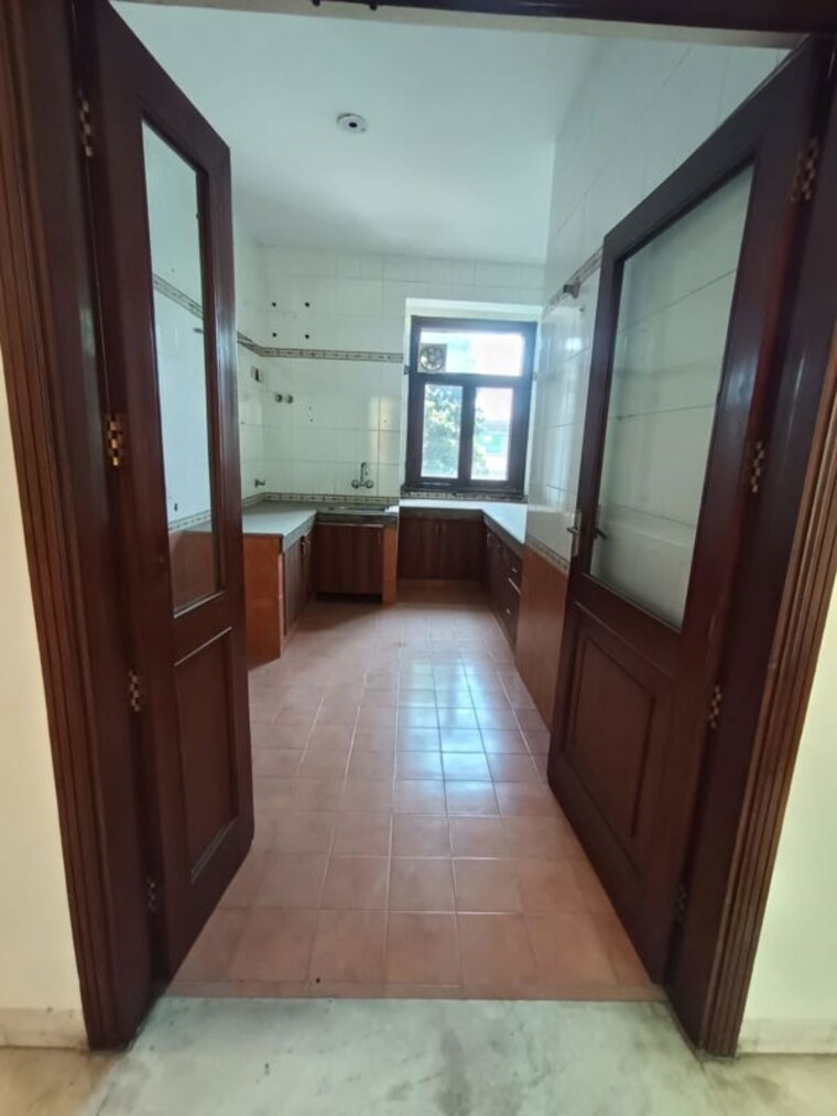 Kitchen, dlf-plaza-tower 6+ Bedroom 500 Sq.Yd. Independent House In Sector 26a Gurgaon 10510370