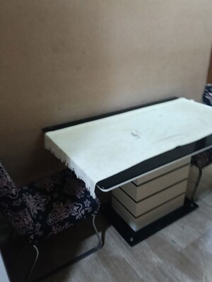 Bedroom in 2.5 BHK Apartment at Amazon Apartments, Borivali West – for Rent