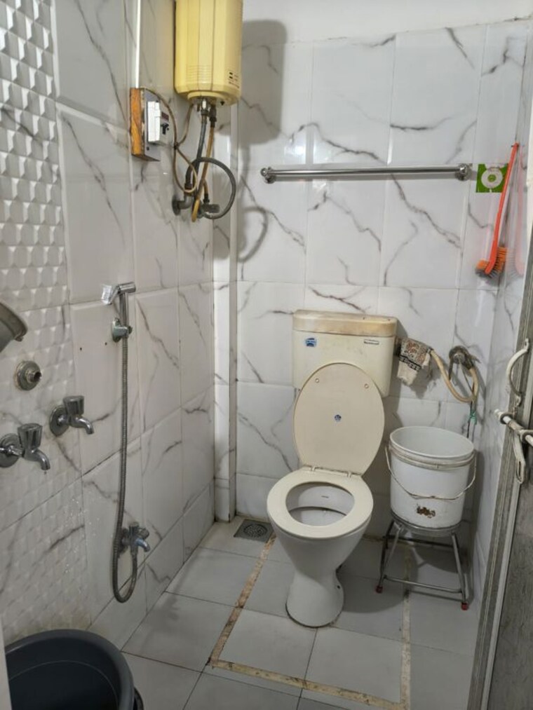 Bathroom, shantidoot-society 3 Bedroom 2500 Sq.Ft. Apartment In Parvati Paytha Pune 10510534
