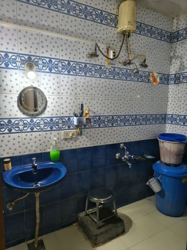 Bathroom, shantidoot-society 3 Bedroom 2500 Sq.Ft. Apartment In Parvati Paytha Pune 10510534