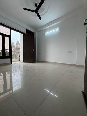 Room in 1 BHK Apartment at Chattarpur – for Rent