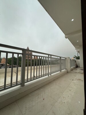 Balcony in 1 BHK Apartment at Chattarpur – for Rent