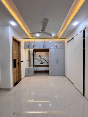 Building Lobby in 3 BHK Builder Floor at Uttam Nagar – for Sale