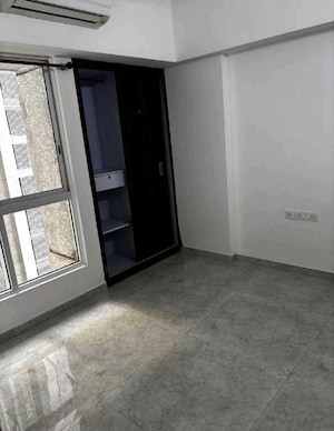 Room in 2 BHK Apartment at Lodha Amara, Kolshet Road – for Rent