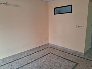 Room in 2 BHK Independent House at Gomti Nagar – for Rent