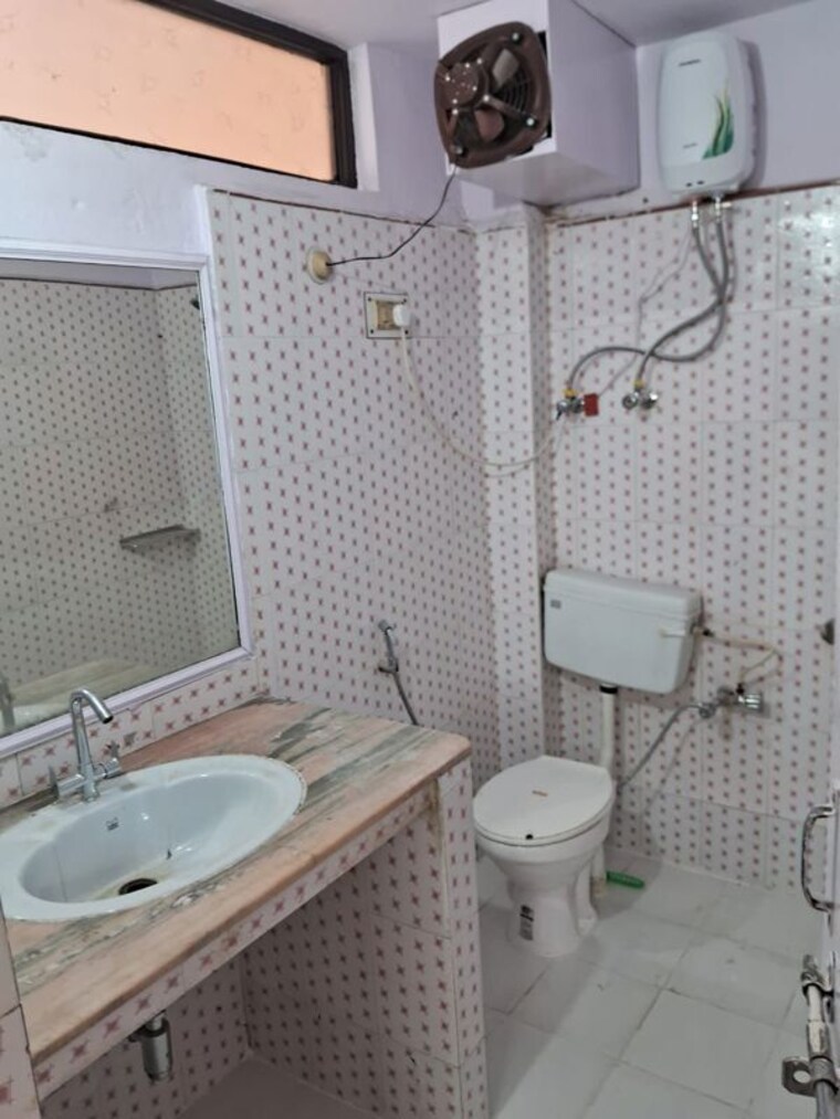 Bathroom, gomti nagar 2 Bedroom 1100 Sq.Ft. Independent House In Gomti Nagar Lucknow 10510561