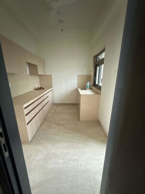 Room in 3 BHK Apartment at Piramal Mahalaxmi, Mahalaxmi – for Rent