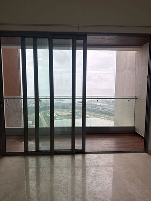 Room in 3 BHK Apartment at Piramal Mahalaxmi, Mahalaxmi – for Rent