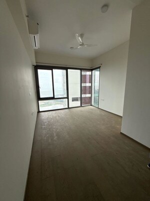 Room in 3 BHK Apartment at Piramal Mahalaxmi, Mahalaxmi – for Rent