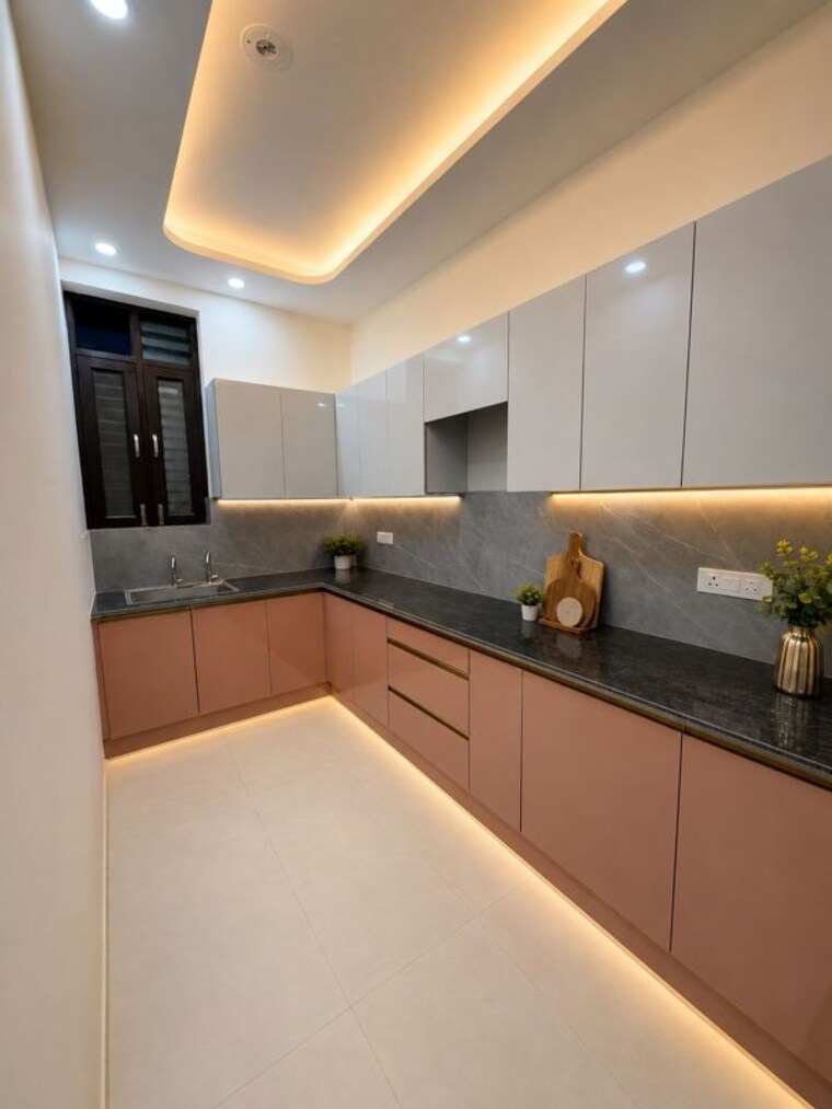 Kitchen, anand niketan 3 Bedroom 200 Sq.Yd. Builder Floor In Anand Niketan Delhi 10510591