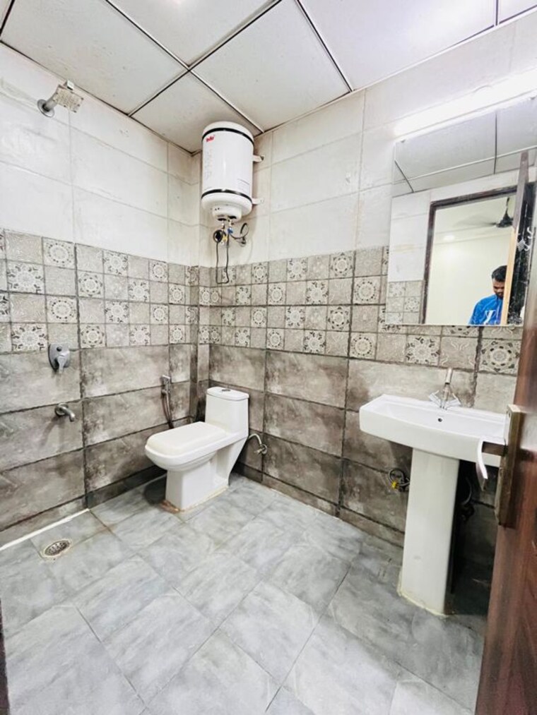 Bathroom, anand niketan 3 Bedroom 200 Sq.Yd. Builder Floor In Anand Niketan Delhi 10510591
