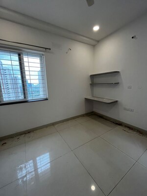 Room in 2.5 BHK Apartment at Aparna Zenon, Puppalaguda – for Rent