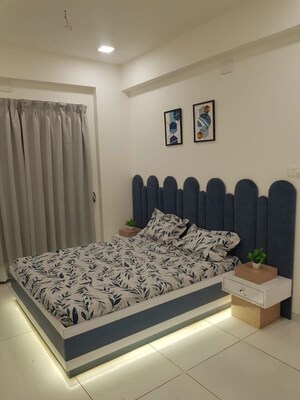 Bedroom in 3 BHK Apartment at Alkapuri – for Rent